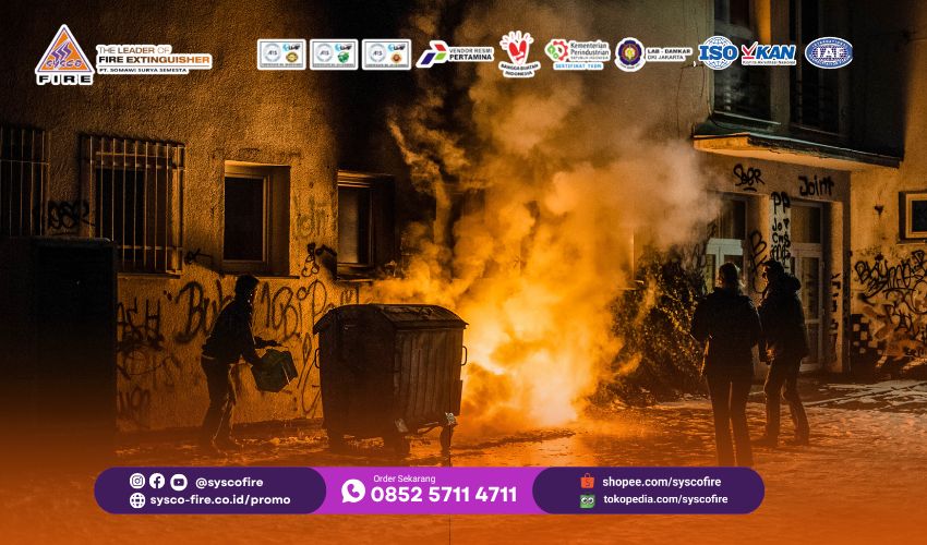 alat pemadam kantor, apar 50kg terbaik, apar foam terbaik, apar wajib pabrik, bahaya kebakaran kerja, cegah kebakaran industri, detektor asap kantor, evakuasi darurat kantor, fire safety training, keamanan kerja aktif, kebakaran kantor, keselamatan kerja prioritas, pelatihan apar perusahaan, peralatan k3 lengkap, prosedur kebakaran kerja, proteksi kebakaran tempat kerja, sistem proteksi api, solusi kebakaran modern, tanggap darurat pabrik, titik rawan kebakaran, instalasi listrik kebakaran, gas bocor penyebab kebakaran