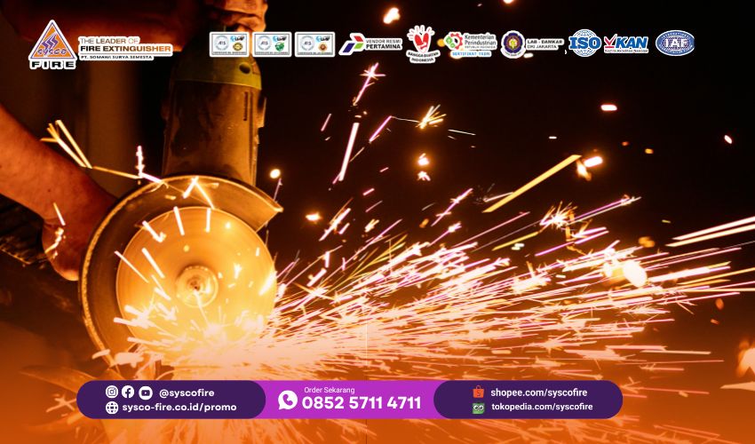 alat pemadam kantor, apar 50kg terbaik, apar foam terbaik, apar wajib pabrik, bahaya kebakaran kerja, cegah kebakaran industri, detektor asap kantor, evakuasi darurat kantor, fire safety training, keamanan kerja aktif, kebakaran kantor, keselamatan kerja prioritas, pelatihan apar perusahaan, peralatan k3 lengkap, prosedur kebakaran kerja, proteksi kebakaran tempat kerja, sistem proteksi api, solusi kebakaran modern, tanggap darurat pabrik, titik rawan kebakaran, instalasi listrik kebakaran, gas bocor penyebab kebakaran